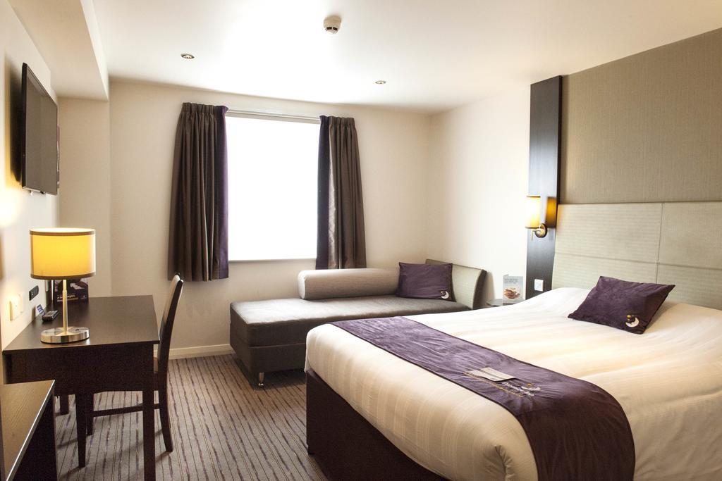 Premier Inn London Croydon West - Purley A23 Номер фото