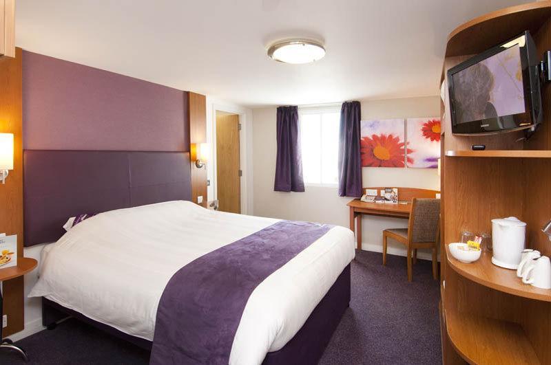 Premier Inn London Croydon West - Purley A23 Экстерьер фото