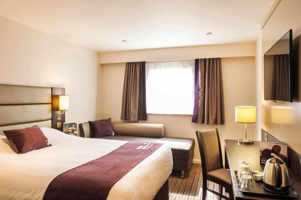 Premier Inn London Croydon West - Purley A23 Экстерьер фото